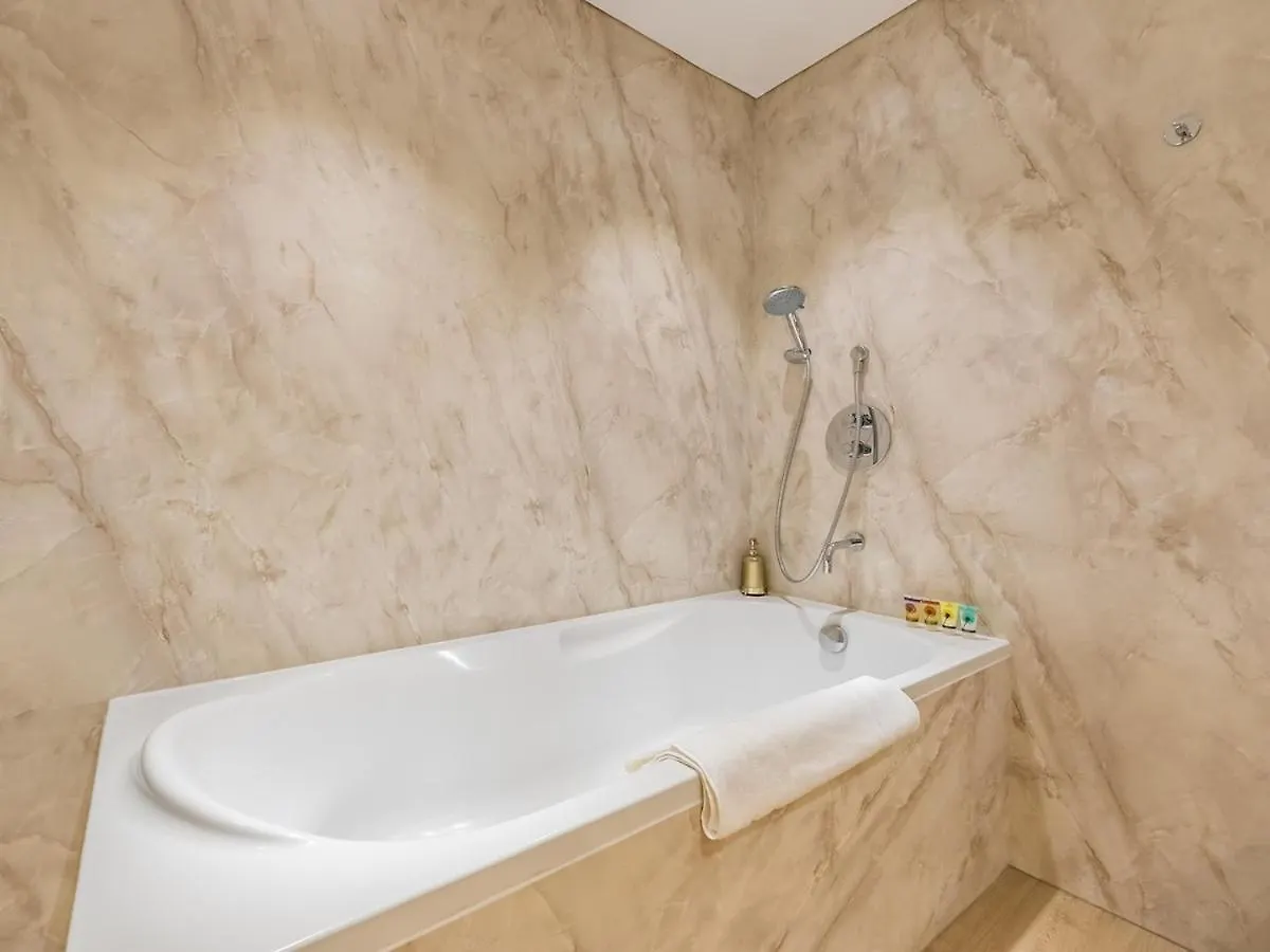 Luxury Spacious Condo In The Iconic Park Towers Dubai 0*,