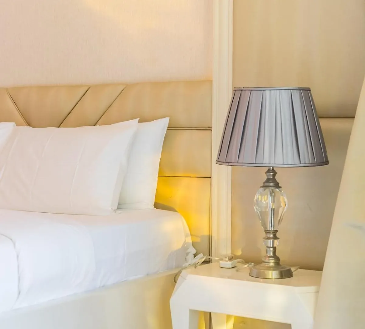 Apartment Luxury Spacious Condo In The Iconic Park Towers Dubai