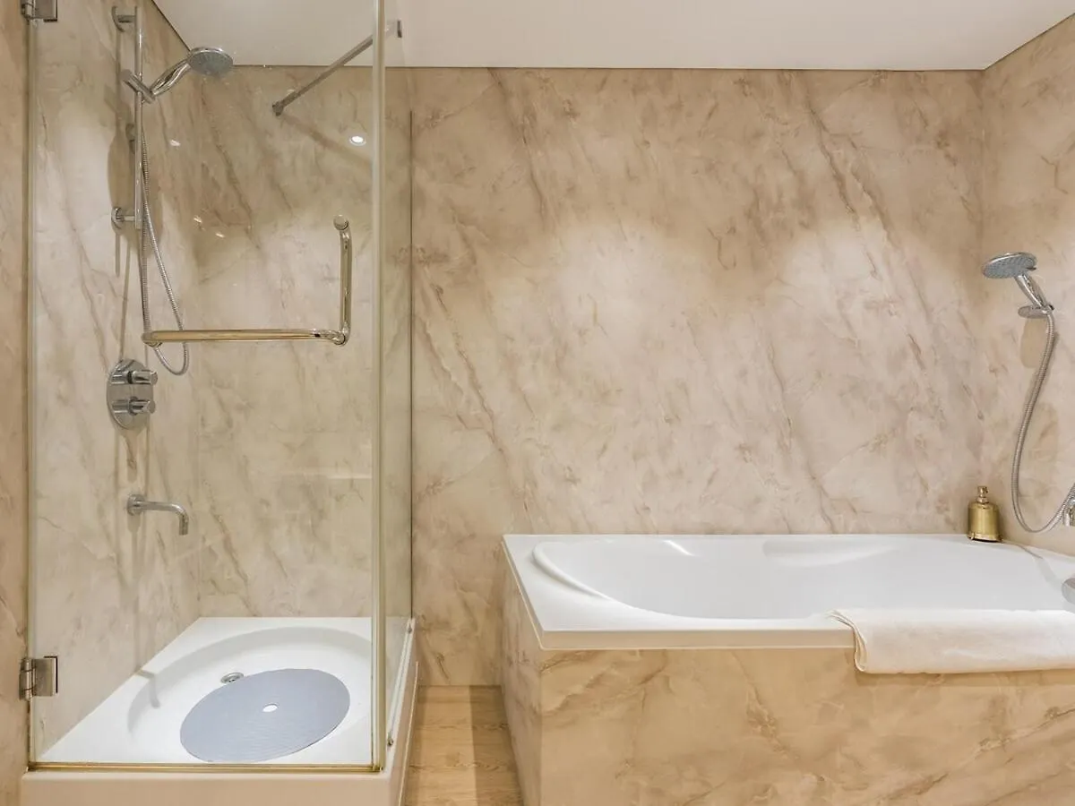 Luxury Spacious Condo In The Iconic Park Towers Dubai