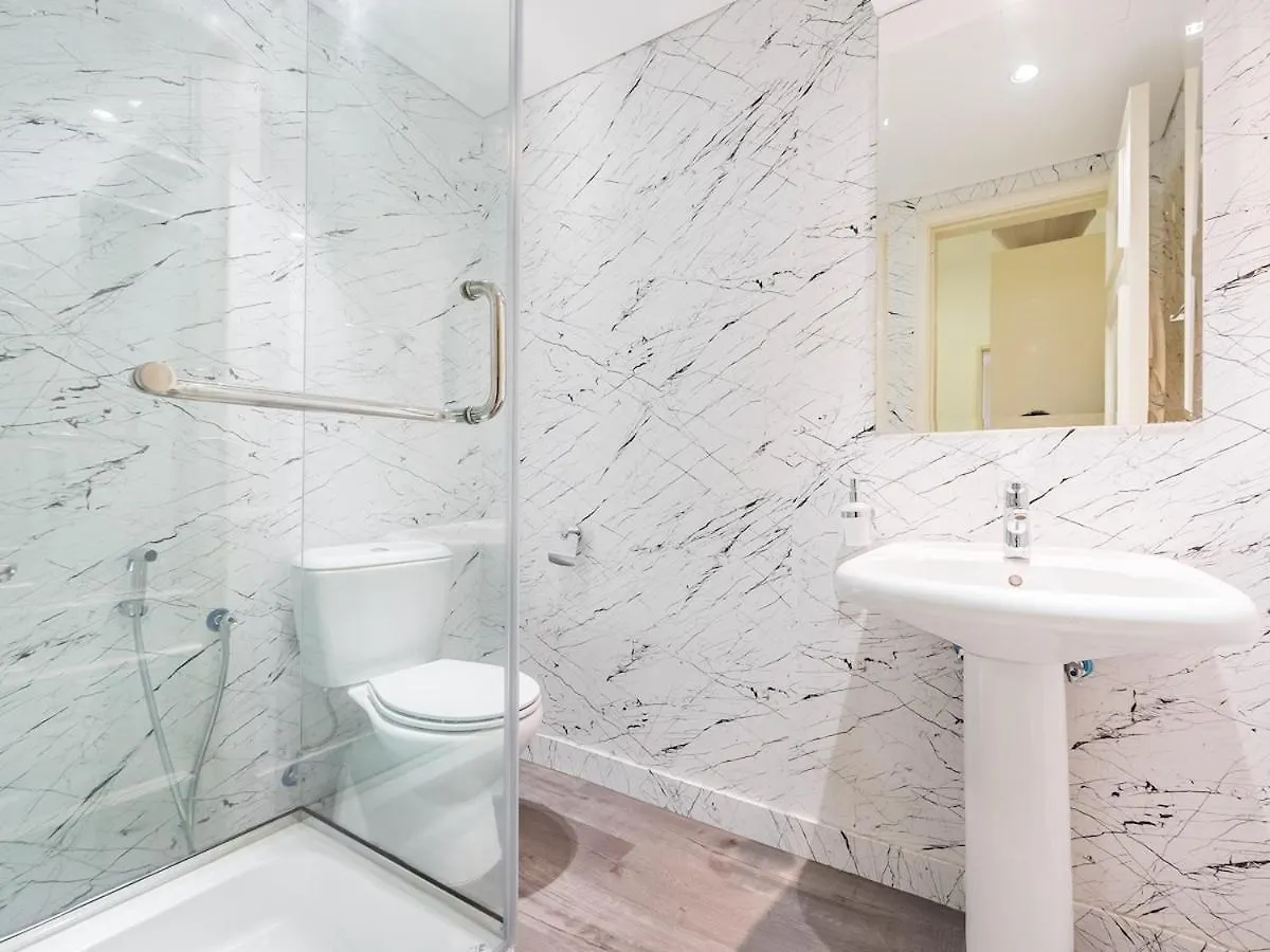 Luxury Spacious Condo In The Iconic Park Towers Dubai United Arab Emirates